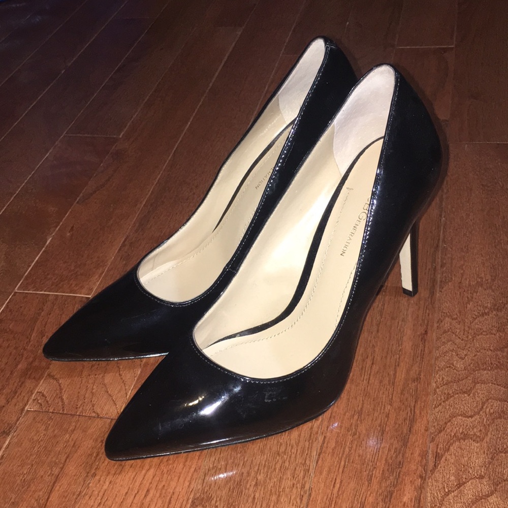 BCBG pointed heals